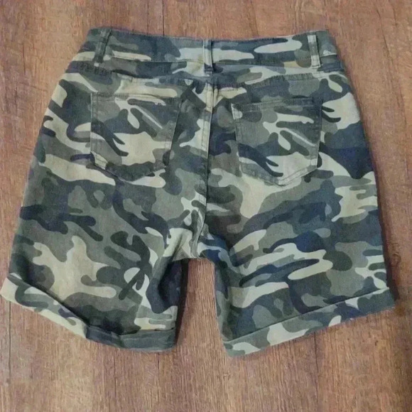 Misslook green camo shorts size medium - Picture 4 of 4